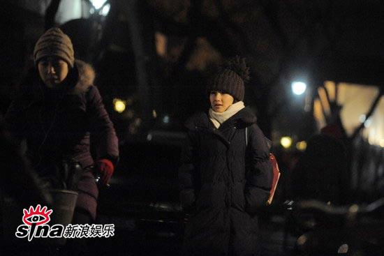 s.h.e北京城逛民俗街采办“年货”