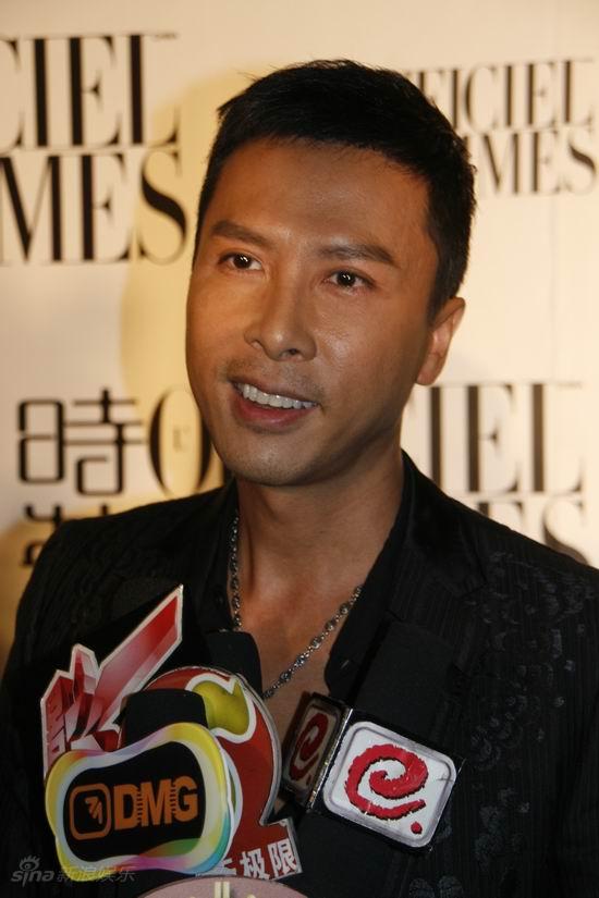 孟广美上海性感亮相 谈感情称已放下