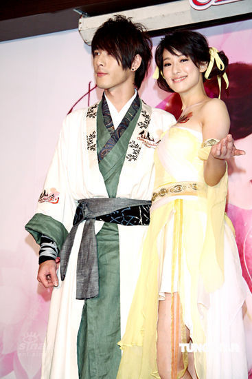 赖雅妍代言网游扮古装 与黄腾浩同台共舞【图】