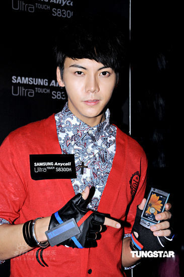 陈伟霆与刘心悠携手代言 自曝经常丢手机【图】