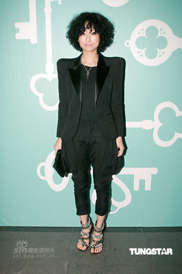 容祖儿穿黑色皮背心走秀 徐濠萦秀爆炸头【图】