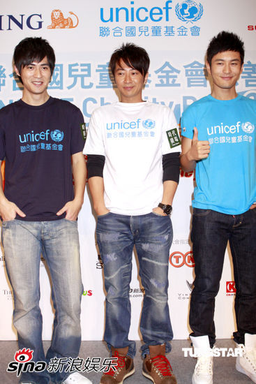 周渝民不信大s绯闻 黄晓明小泄春光