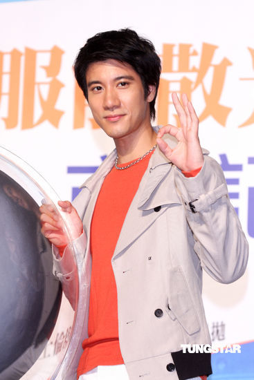 图文:王力宏出席代言活动--有望自编自导电影