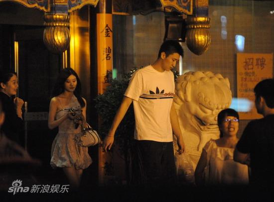 中国男篮会被孙悦富豪女“车震”垮吗？(组图)