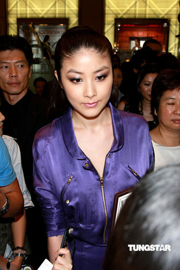 陈慧琳着优雅套装窈窕出镜 自言仍需瘦身【图】