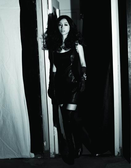 张静初拍光影写真 演绎自己的电影年代【图】