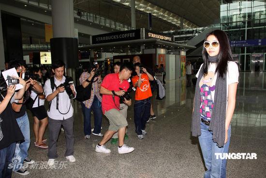郭富城泰国拍戏返港 与熊黛琳前后现身机场
