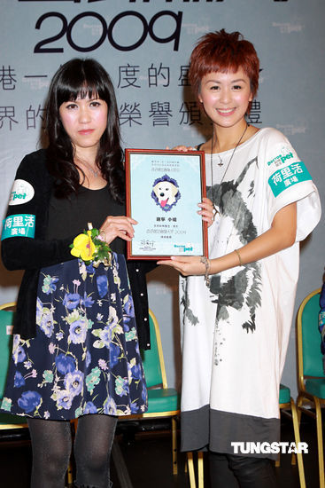 邝美云爱犬极度抢镜 卫兰坦言黎明不偏袒【图】