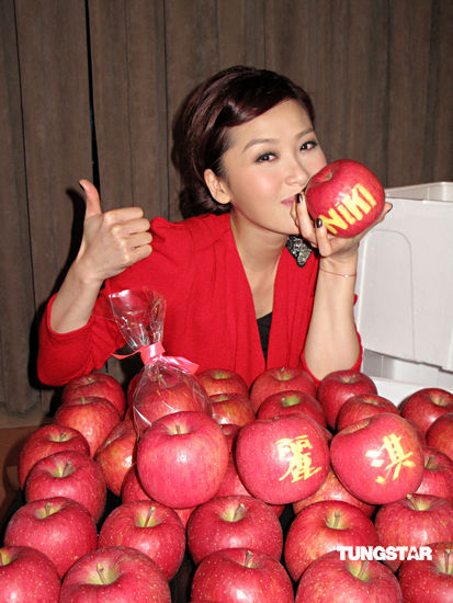 周丽淇日本种树收成好 空运幸运果送亲友【图】