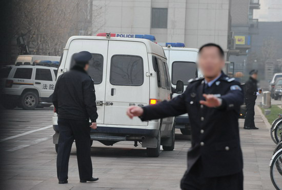 臧天朔案今日将宣判 押解车已抵达法院【图】