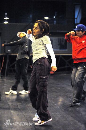 李小璐练舞不见绯闻男友韩庚