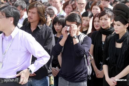 图文：TVB艺人为在菲遇害港人默哀--刘松仁拭泪