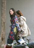 组图：霍思燕潮爆装扮出街艳丽色彩提前迎春