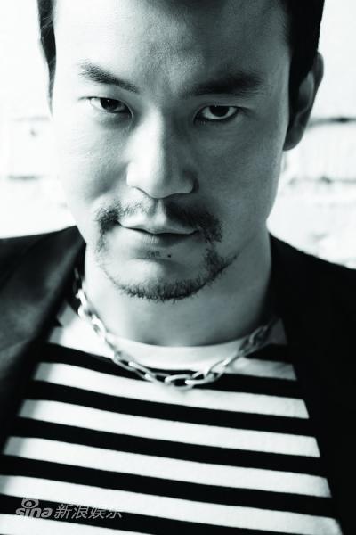 廖凡新写真彰显性感魅力 自谦不是好演员(组图)