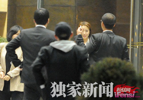 金喜善与友人