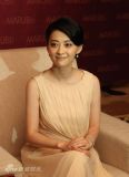 梅婷休假后复工靓丽迷人谈感情一切随缘(组图)