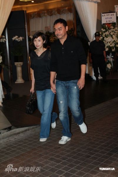 刘青云郭蔼明夫妇到场