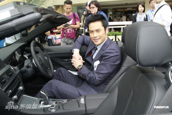图文:郑嘉颖出席名车活动-郑嘉颖