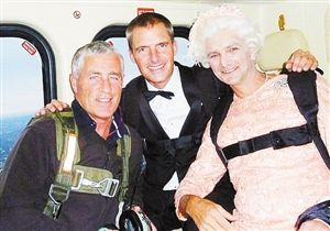 伦敦奥运会扮007入场特技演员跳伞身亡