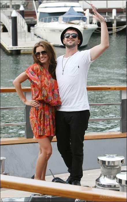 组图:奥德利娜-帕特里奇夏日碎花小纱裙