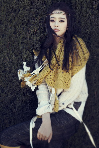 高雅罗西班牙拍画报集 烟熏妆流露冷艳美【图】