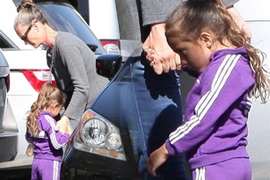 ղ�ݸ������Ȱ�Ů�㱣ķ���к��ܾ߱�ͷ