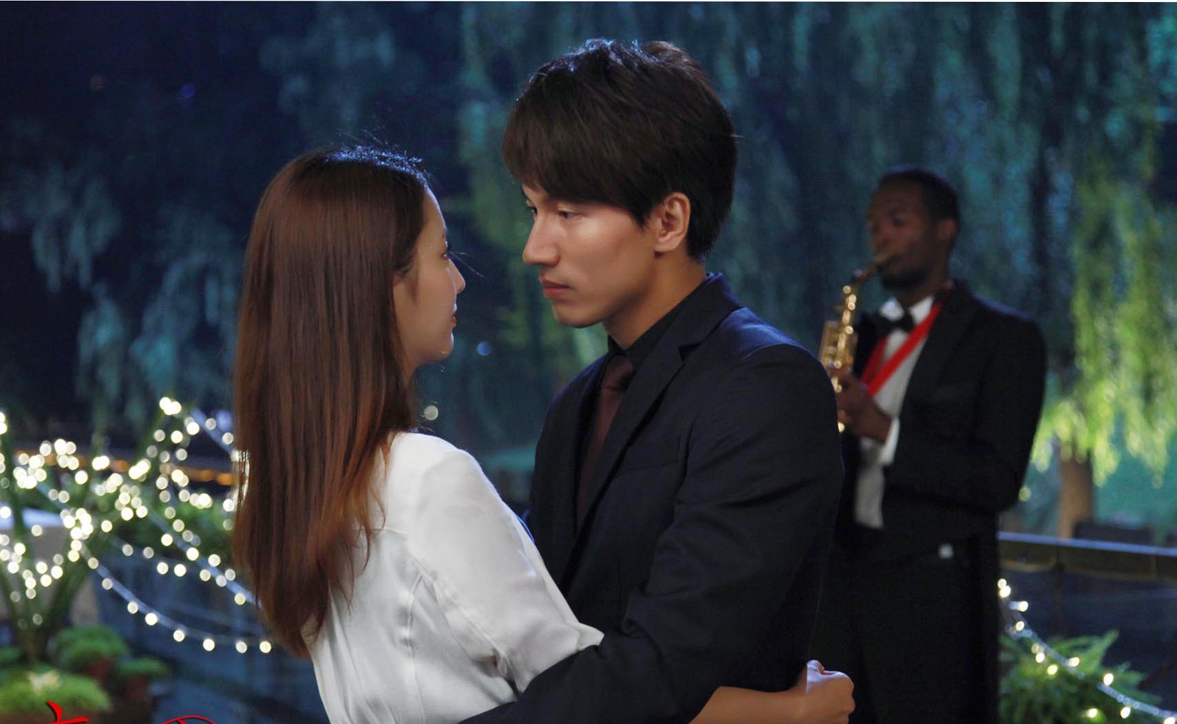 �Գ������������MV