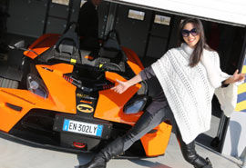 ��С�٣�������Ů�´������(ͼ)