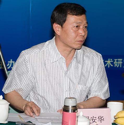 南京大学戏剧影视艺术系教授、博导周安华发言