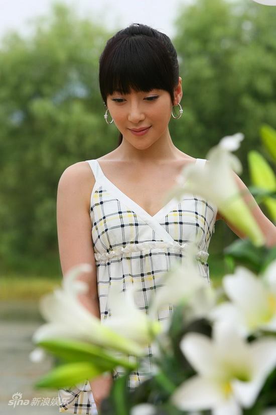 资料图片:电视剧《就想爱着你》精彩剧照(4)_影