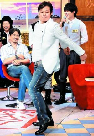徐乃麟2010年上《康熙来了》,在节目上搞笑热舞。