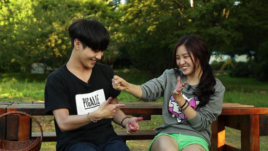 shinee成员泰民和a+pink成员孙娜恩