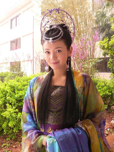 崔波《李时珍》扮相清丽与黄海冰演绎挚爱真情