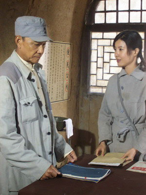 郑萍《人民是我们的活菩萨》变身第一代女法官