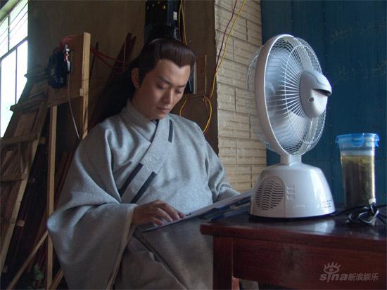 《李时珍》遭遇酷暑 广州邮寄电扇感动黄海冰