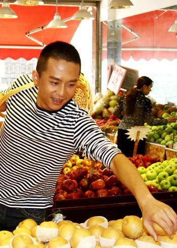 邓超提竹篮超市买水果 环保推手不输周迅(图)
