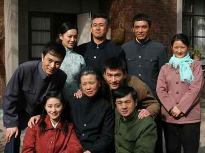 实力派演员宁静,王志飞,徐僧主演的电视剧《咱爸咱妈六十年》在北京台