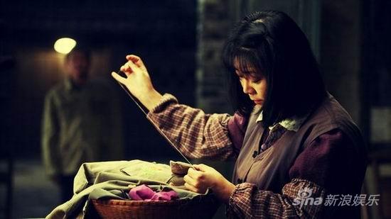 《孩子》定格温馨 麻辣母亲萨日娜为子女缝衣