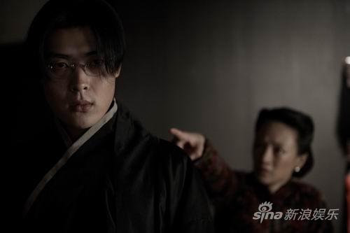 张桐《雾柳镇》分饰父子落魄乞丐变匪首(图)