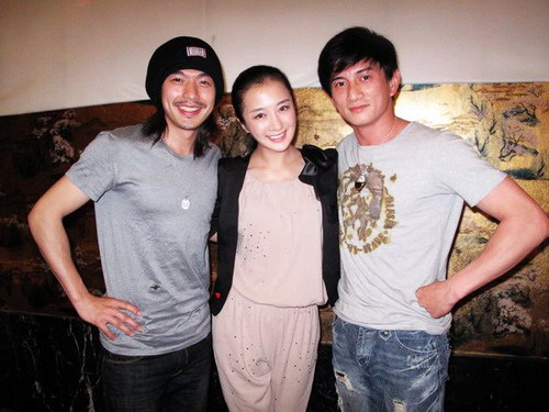 《圣堂风云》女主角李依晓身陷“三角恋”