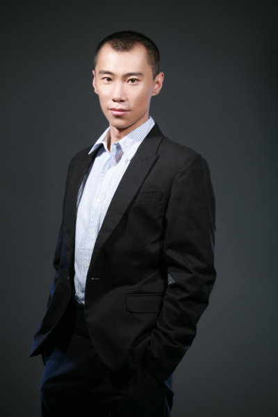 郑昊扮演《金沙》小王子造型异域气息浓厚
