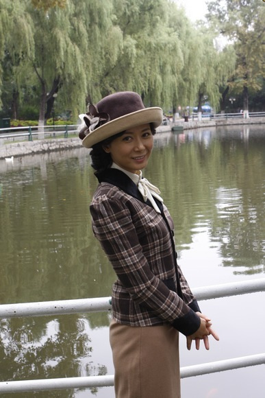 曾在《人间正道是沧桑》中成功饰演杨立华的女演员张恒,此次再次出演