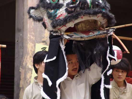 简肇庆舞狮