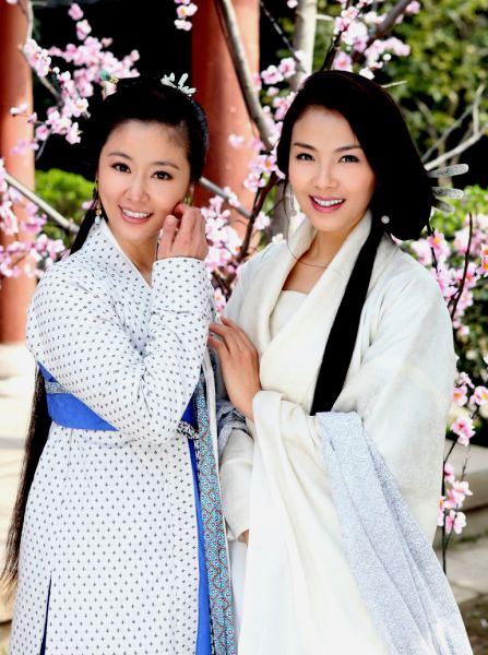 两人笑容满面