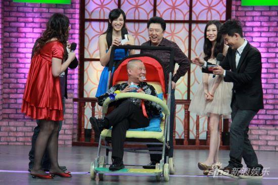 郭德纲口衔奶嘴