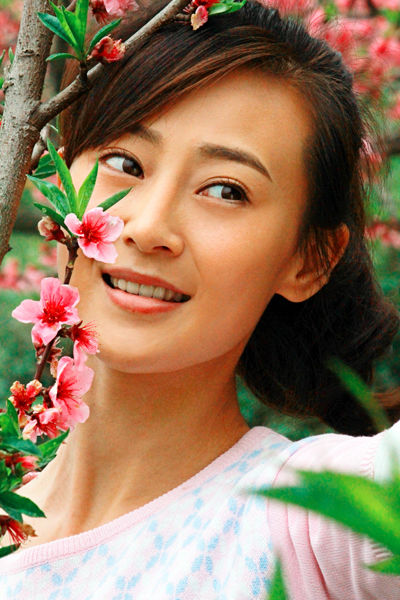 气质女星万妮恩变身质朴农村妞儿“桃花”