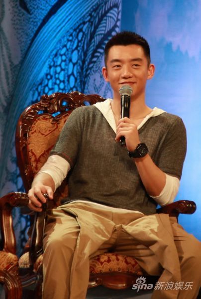 郑恺做客《背后的故事》聊《我的青春在延安》