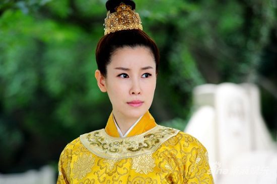 李泰兰饰演旧朝王女“锦渊”