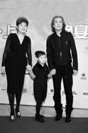李咏一家三口真的不会一起登上春晚舞台吗？ （资料图片） 