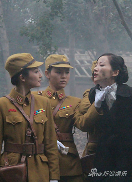 《代号十三钗》韩雪领衔美女兵团玩真人CS(图